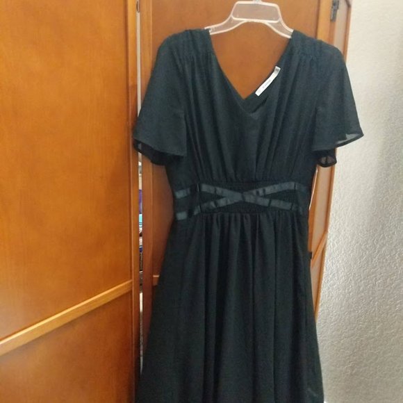 [M] Black Sheer Lined V-Neck Flutter Sleeve Midi Dress - Picture 4 of 6